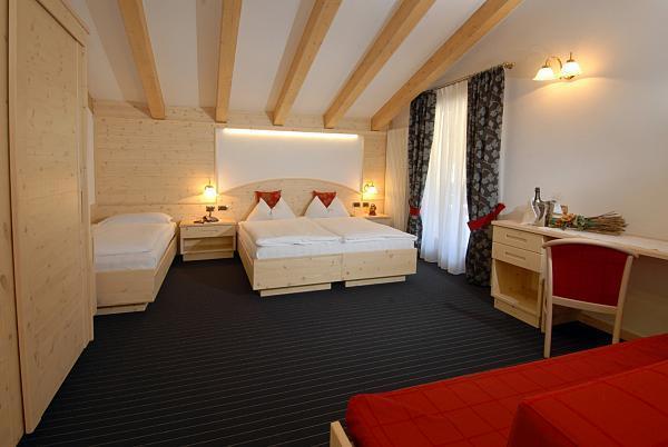 Hotel Flora Alpina Campitello di Fassa Pokój zdjęcie